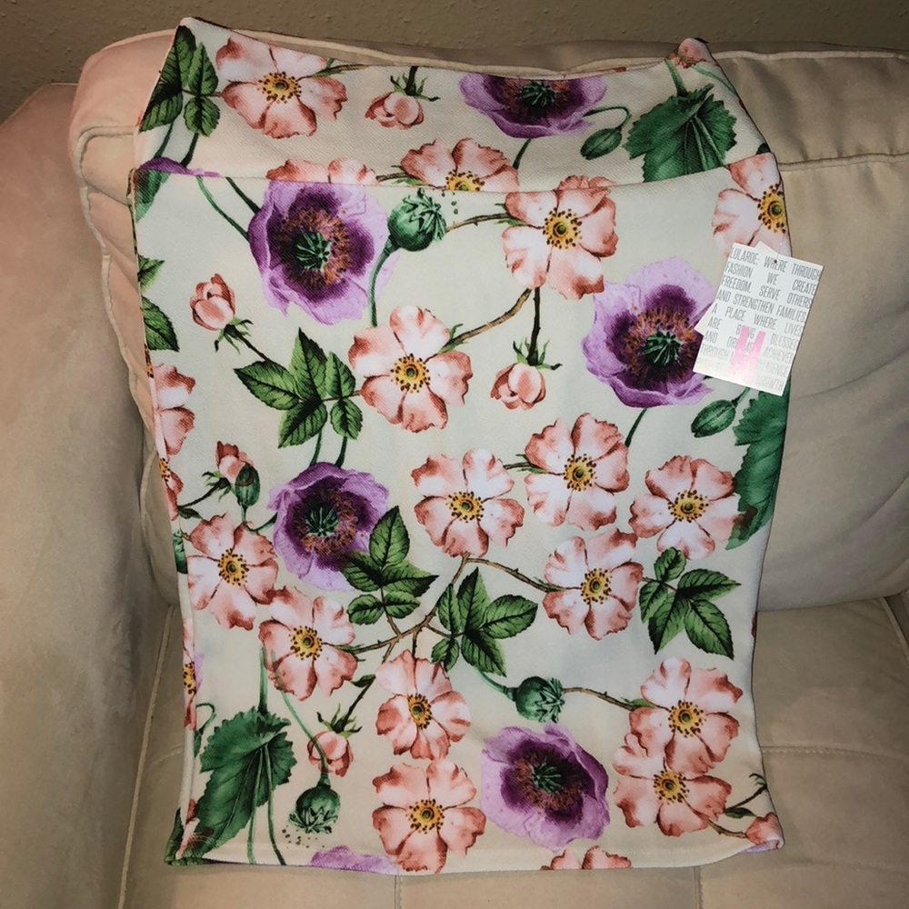 BNWT Floral LulaRoe Cassie